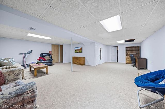 38903 Country Circle, Farmington Hills, MI 48331