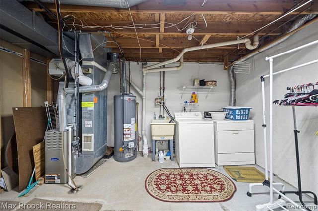 38903 Country Circle, Farmington Hills, MI 48331