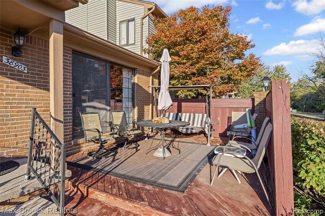 38903 Country Circle, Farmington Hills, MI 48331