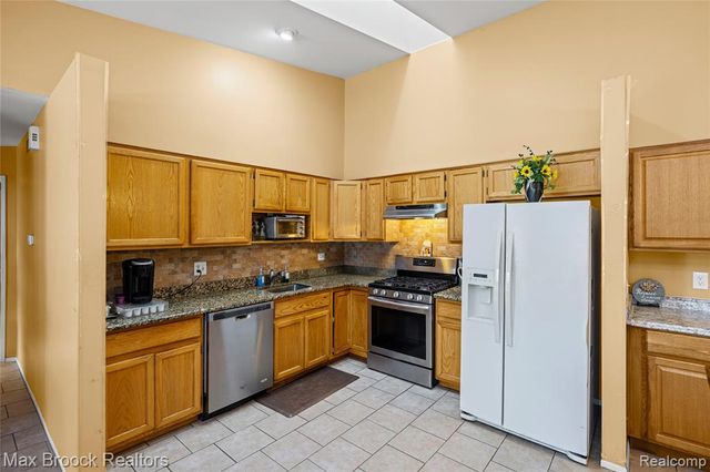 38903 Country Circle, Farmington Hills, MI 48331