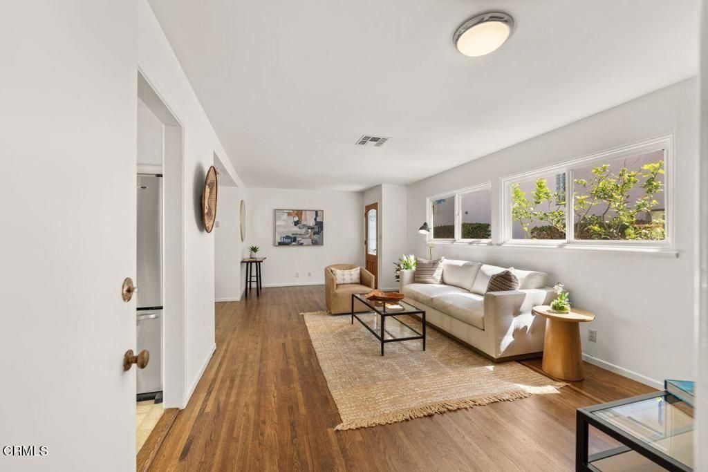 Image 11 of property listing at 1046 Driftwood Lane, Ventura, CA 93001