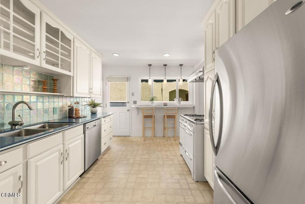 Image 15 of property listing at 1046 Driftwood Lane, Ventura, CA 93001