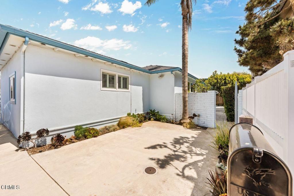 Image 2 of property listing at 1046 Driftwood Lane, Ventura, CA 93001