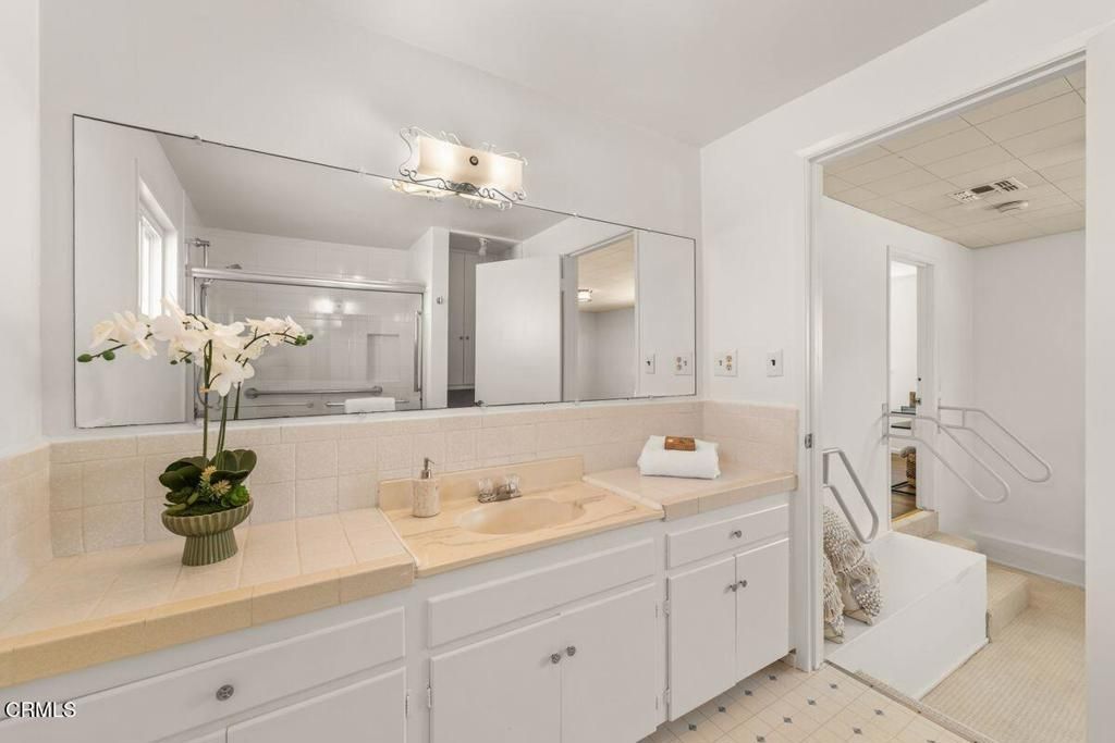 Image 26 of property listing at 1046 Driftwood Lane, Ventura, CA 93001