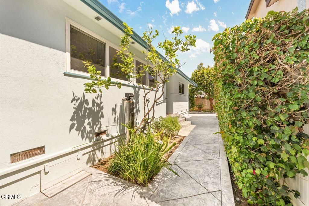 Image 3 of property listing at 1046 Driftwood Lane, Ventura, CA 93001