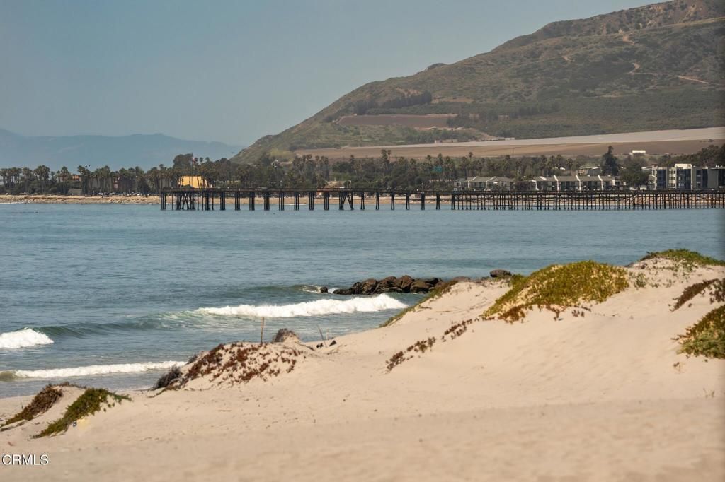 Image 41 of property listing at 1046 Driftwood Lane, Ventura, CA 93001