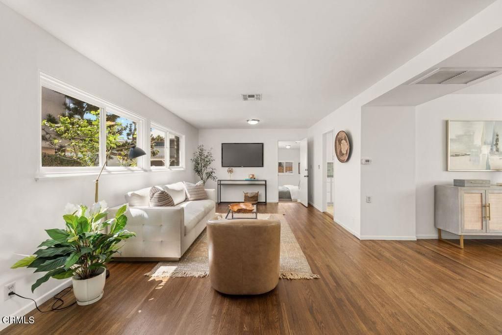 Image 7 of property listing at 1046 Driftwood Lane, Ventura, CA 93001