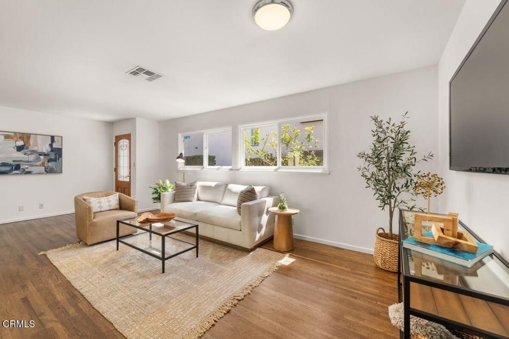 Image 9 of property listing at 1046 Driftwood Lane, Ventura, CA 93001