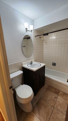 2331 Ogden Avenue 10, Downers Grove, IL 60515