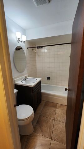 2331 Ogden Avenue 10, Downers Grove, IL 60515