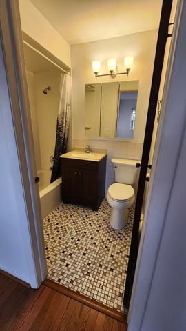 2331 Ogden Avenue 10, Downers Grove, IL 60515