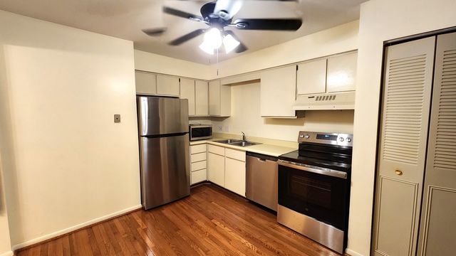 2331 Ogden Avenue 10, Downers Grove, IL 60515