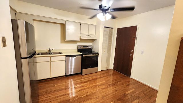 2331 Ogden Avenue 10, Downers Grove, IL 60515