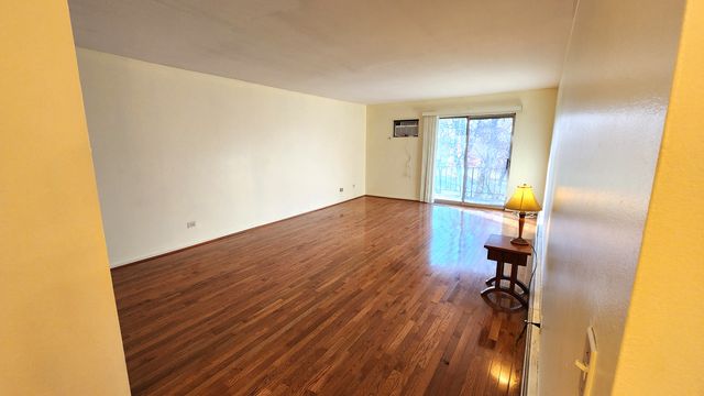 2331 Ogden Avenue 10, Downers Grove, IL 60515