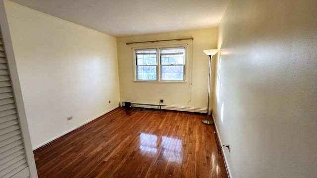 2331 Ogden Avenue 10, Downers Grove, IL 60515