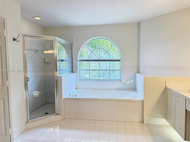 18414 NW 9th St, Pembroke Pines, FL 33029