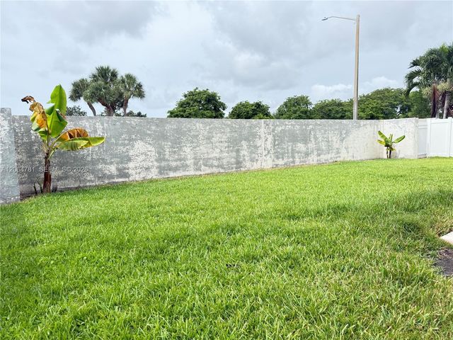 18414 NW 9th St, Pembroke Pines, FL 33029