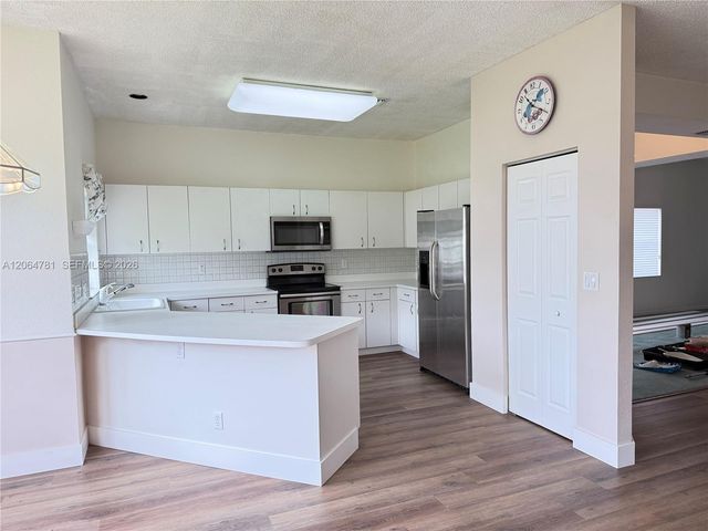18414 NW 9th St, Pembroke Pines, FL 33029