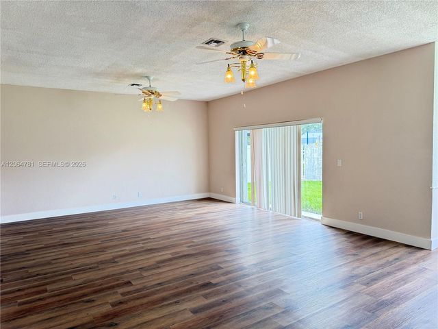 18414 NW 9th St, Pembroke Pines, FL 33029