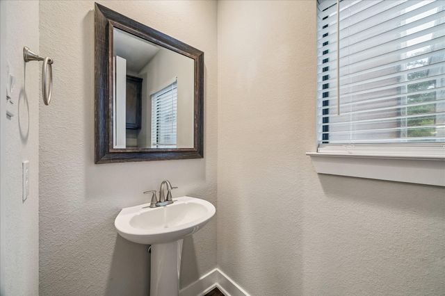 608 W 28th Street B, Houston, TX 77008