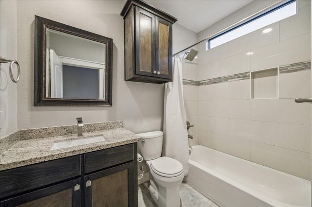 608 W 28th Street B, Houston, TX 77008