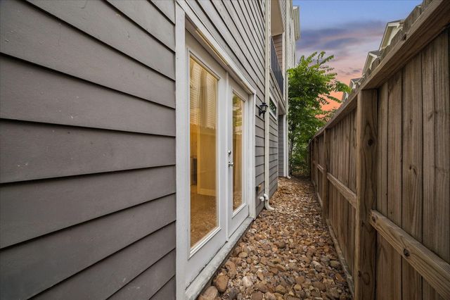 608 W 28th Street B, Houston, TX 77008
