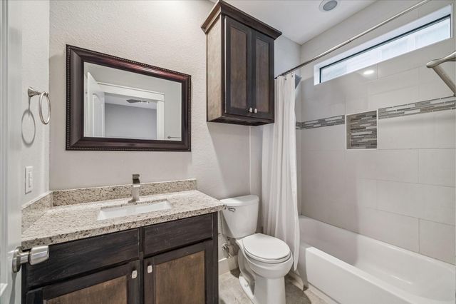 608 W 28th Street B, Houston, TX 77008