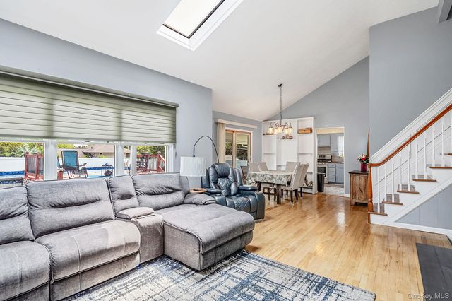 1 Blue Spruce Lane, Commack, NY 11725