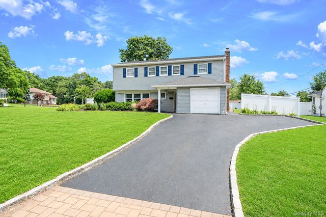 1 Blue Spruce Lane, Commack, NY 11725