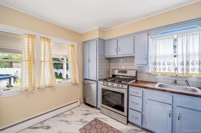 1 Blue Spruce Lane, Commack, NY 11725