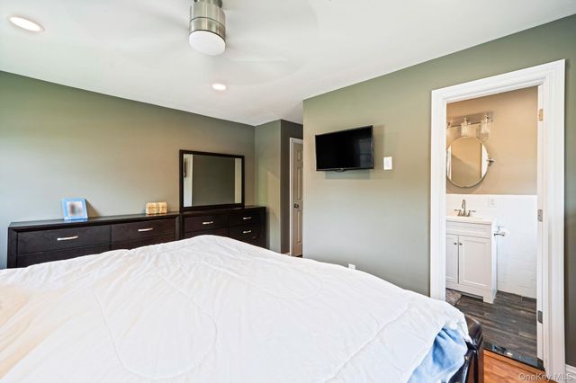 1 Blue Spruce Lane, Commack, NY 11725