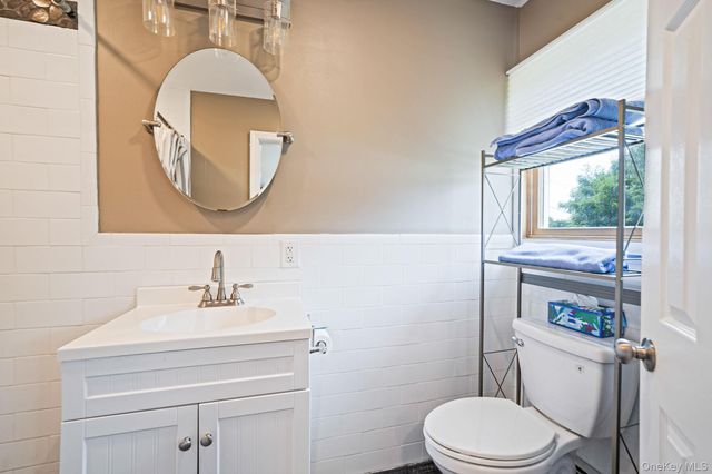 1 Blue Spruce Lane, Commack, NY 11725