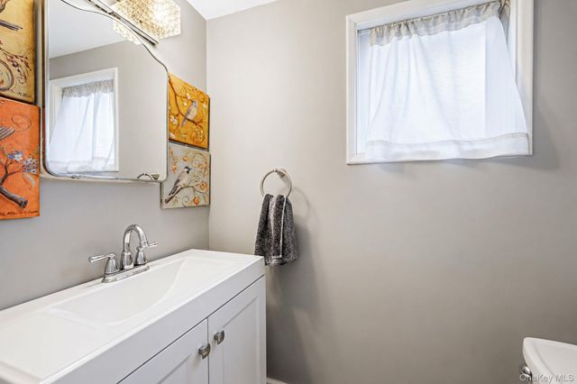 1 Blue Spruce Lane, Commack, NY 11725