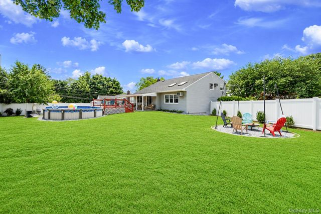 1 Blue Spruce Lane, Commack, NY 11725