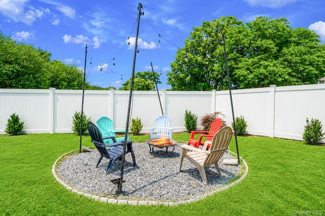 1 Blue Spruce Lane, Commack, NY 11725