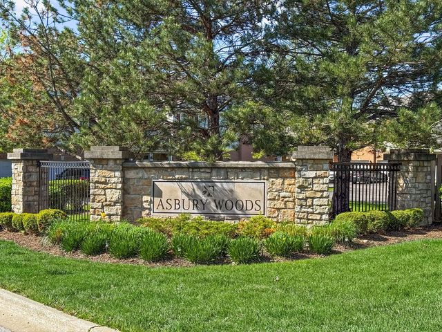 8132 Concord Lane E, Justice, IL 60458