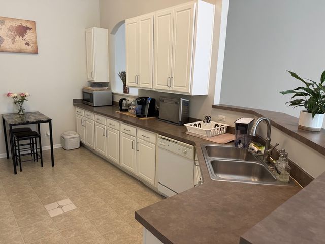 8132 Concord Lane E, Justice, IL 60458