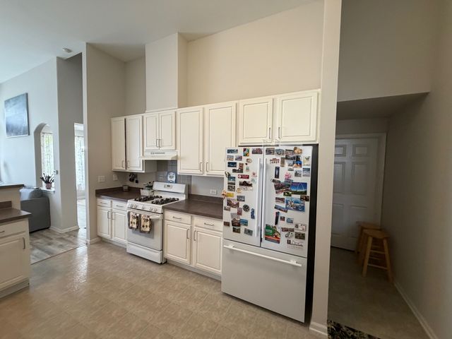 8132 Concord Lane E, Justice, IL 60458