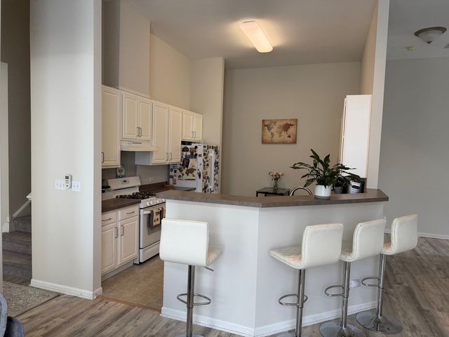 8132 Concord Lane E, Justice, IL 60458