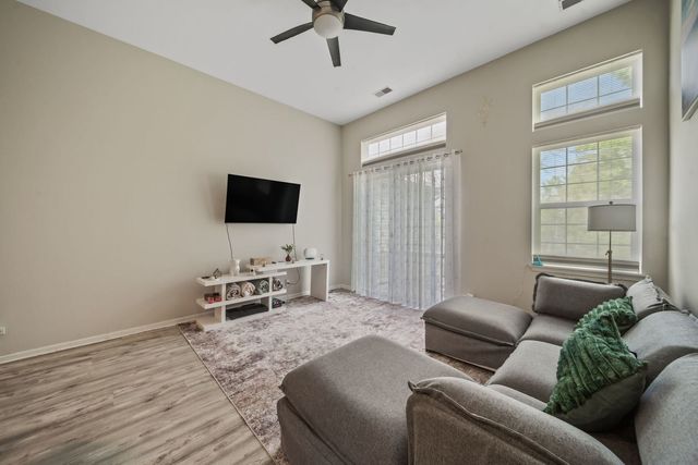 8132 Concord Lane E, Justice, IL 60458