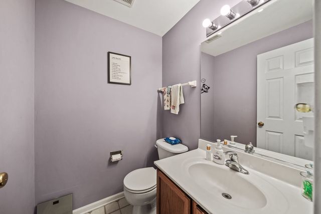 8132 Concord Lane E, Justice, IL 60458