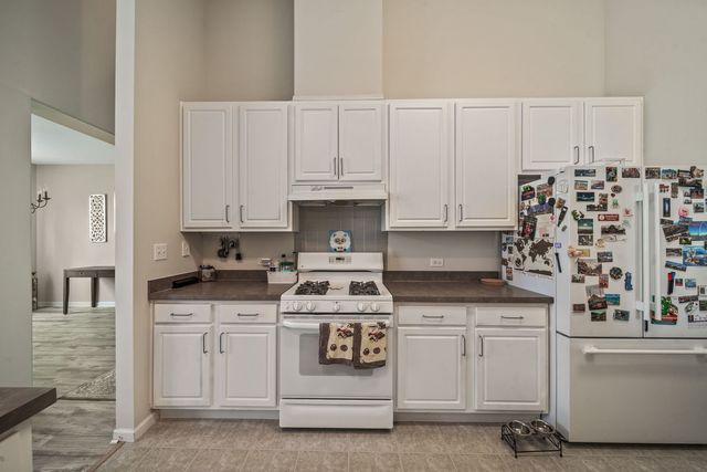 8132 Concord Lane E, Justice, IL 60458