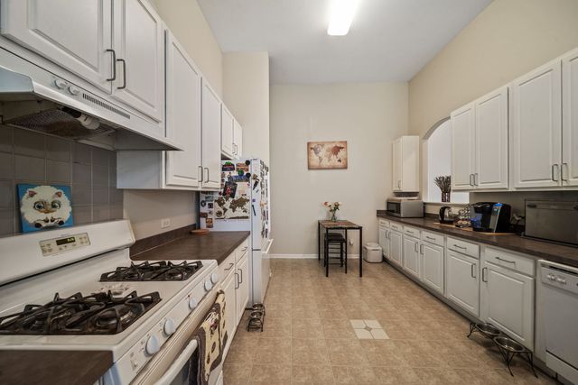 8132 Concord Lane E, Justice, IL 60458