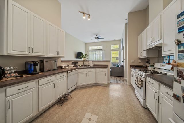8132 Concord Lane E, Justice, IL 60458