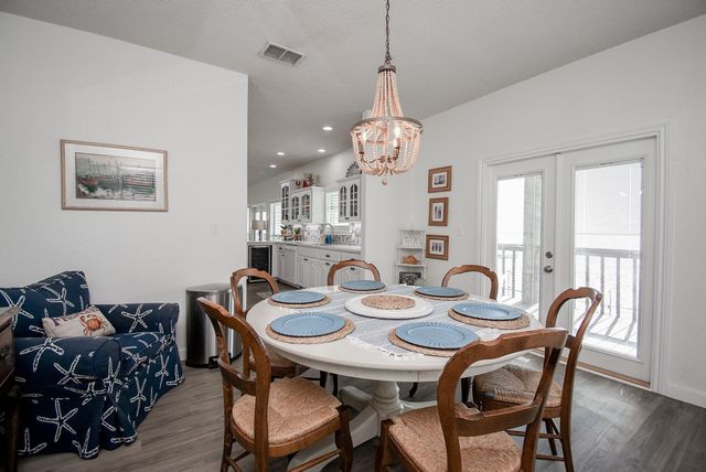 1504 W Bayshore Drive, Palacios, TX 77465