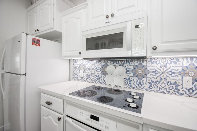 1504 W Bayshore Drive, Palacios, TX 77465