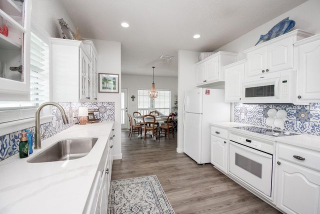 1504 W Bayshore Drive, Palacios, TX 77465