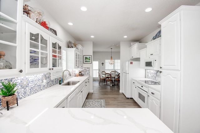 1504 W Bayshore Drive, Palacios, TX 77465