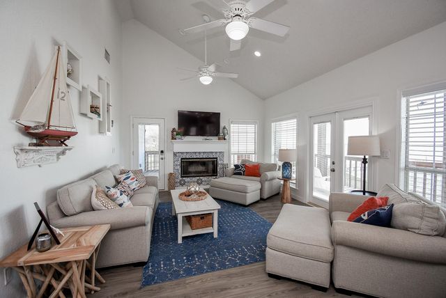 1504 W Bayshore Drive, Palacios, TX 77465