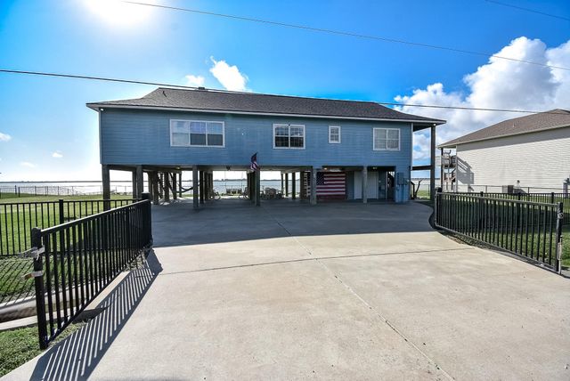 1504 W Bayshore Drive, Palacios, TX 77465